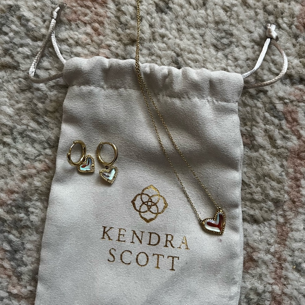 Kendra Scott Ari necklace and huggie earring set